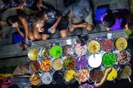 Chè Huế hấp dẫn thực khách quốc tế. (Ảnh: Cao Nguyễn Xuân Đạt/Vietnam+)