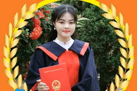 Nữ sinh Phạm Thị Vân Anh trở thành thủ khoa toàn quốc khối D01. (Nguồn: Báo Giáo dục Viêt Nam))
