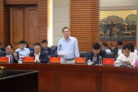 Chủ tịch UBND thành phố Hải Phòng Nguyễn Văn Tùng phát biểu tại buổi làm việc. (Ảnh: Hoàng Ngọc/TTXVN)