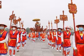 Lễ rước kiệu của các xã, phường, thị trấn vùng ven về Khu di tích lịch sử Quốc gia đặc biệt Đền Hùng. (Ảnh: Trung Kiên/TTXVN)