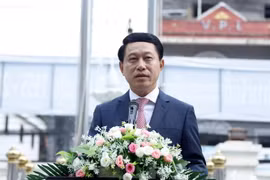 Phó Thủ tướng, Bộ trưởng Ngoại giao Lào Saleumxay Kommasith phát biểu tại buổi lễ. (Ảnh: Phạm Kiên/TTXVN)