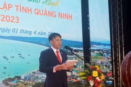 Phó Bí thư, Chủ tịch HĐND huyện Cô Tô Đặng Quang Ngạn phát biểu khai mạc Lễ khai mạc du lịch Cô Tô năm 2023. (Ảnh: Thanh Vân/TTXVN)