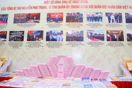 [Photo] Giới thiệu cuốn sách của Tổng Bí thư về quân sự, quốc phòng