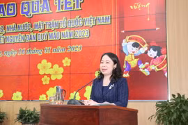 Phó Chủ tịch nước Võ Thị Ánh Xuân phát biểu tại buổi trao quà. (Ảnh: Ngọc Thiện/TTXVN)