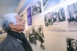 Khách tham quan triển lãm. (Ảnh: Tuấn Đức/TTXVN)