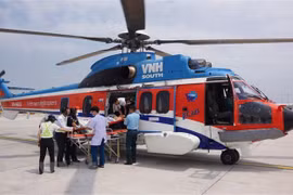 Trực thăng của Công ty trực thăng miền Nam thuộc Binh đoàn 18-Bộ Quốc phòng, chuyển bệnh nhân từ Trường Sa về đất liền cấp cứu. Ảnh minh họa. (Ảnh: TTXVN phát)