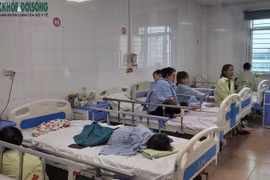 Số bệnh nhi nhập viện với các bệnh lý đường hô hấp tại bệnh viện gia tăng đáng kể. (Nguồn: báo Sức khỏe và Đời sống)