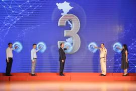 Ông Nguyễn Văn Hồi, Thứ trưởng Bộ Lao động-Thương binh và Xã hội cùng các đại biểu phát động chương trình "Sáng kiến an toàn giao thông Việt Nam năm 2023." (Ảnh: Thanh Vũ/TTXVN)