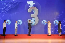 Ông Nguyễn Văn Hồi, Thứ trưởng Bộ Lao động-Thương binh và Xã hội cùng các đại biểu phát động chương trình "Sáng kiến an toàn giao thông Việt Nam năm 2023." (Ảnh: Thanh Vũ/TTXVN)