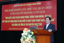 Ông Nguyễn Văn Thể, Ủy viên Trung ương Đảng, Bí thư Đảng ủy Khối các cơ quan Trung ương phát biểu tại hội nghị. (Ảnh: Phương Hoa/TTXVN)