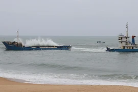 Biển động, sóng biển lớn. (Ảnh: Phạm Cường/TTXVN)