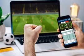 Ninh Thuận: Bắt tạm giam 2 đối tượng tổ chức đánh bạc qua Internet