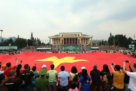 [Photo] Lễ thượng cờ Tổ quốc ở giải vô định quốc gia Marathon 2023 