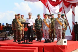 Đại diện quân đội các nước tham gia Diễn tập Đoàn kết ASEAN lần thứ nhất. (Ảnh: Hữu Chiến/TTXVN)