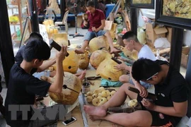 Không gian trưng bày, giới thiệu sản phẩm làng nghề làm mõ của Thừa Thiên-Huế. (Ảnh: Hồ Cầu/TTXVN)