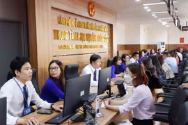 Trung tâm Phục vụ Hành chính Công tỉnh Khánh Hòa đi vào hoạt động ngay sau lễ ra mắt. (Ảnh: Tiên Minh/TTXVN)