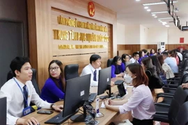 Trung tâm Phục vụ Hành chính Công tỉnh Khánh Hòa đi vào hoạt động ngay sau lễ ra mắt. (Ảnh: Tiên Minh/TTXVN)