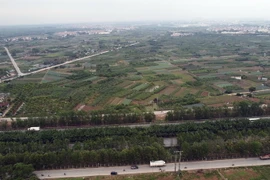 Tuyến vành đai 4 qua đại lộ Thăng Long trên địa bàn xã Song Phương. (Ảnh: Huy Hùng/TTXVN)