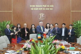 Hai bên ký kết thỏa thuận hợp tác. (Nguồn: Báo Giáo dục & Thời đại)