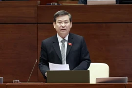 Viện trưởng Viện Kiểm sát Nhân dân Tối cao Lê Minh Trí trả lời chất vấn. (Ảnh: Doãn Tấn/TTXVN)
