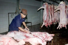 Yêu cầu công khai danh sách các cơ sở bơm nước vào thịt gia súc