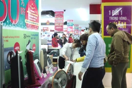 Rét đậm tăng cường, người Hà Nội đổ xô đi sắm thiết bị sưởi ấm