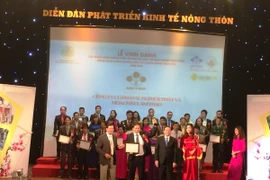 Vinh danh các đơn vị, tổ chức, cá nhân có đóng góp lớn cho ngành nông nghiệp. (Ảnh: Thanh Tâm/Vietnam+)