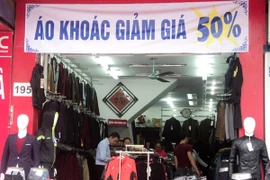 Các mặt hàng thời trang đồ ấm đắt khách, hàng nội chiếm ưu thế 