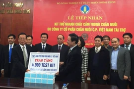 Tặng 4.000 bộ kít thử nhanh chất cấm trong thức ăn chăn nuôi 