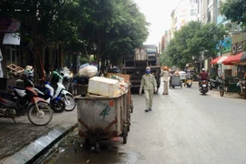 Điểm tập kết rác thải nằm ngày giữa khu đô thị Đại Thanh, Hà Nội. (Ảnh: Thanh Tâm/Vietnam+)