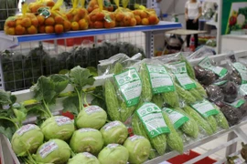 Gian hàng bày bán các sản phẩm an toàn. (Ảnh: Agritrade)