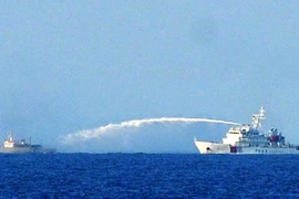 Trung Quốc tiếp tục dùng lực lượng lớn uy hiếp ngư dân Việt Nam