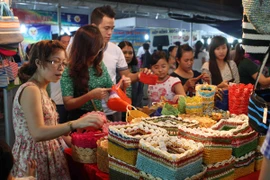 Hội chợ làng nghề Việt Nam 2015 thu hút hơn 200 đơn vị tham gia 