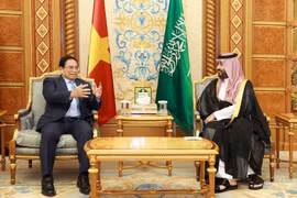 Thủ tướng Phạm Minh Chính gặp Hoàng Thái tử kiêm Thủ tướng Vương quốc Saudi Arabia Mohammed Bin Salman. (Ảnh: Dương Giang/TTXVN)