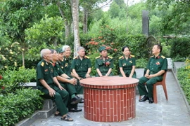 Hội truyền thống Trường Sơn Hà Tĩnh cũng là nơi để các cựu chiến binh, cựu thanh niên xung phong gặp gỡ, giao lưu, san sẻ niềm vui, nỗi buồn trong cuộc sống. (Ảnh: Hoàng Ngà/TTXVN)