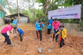 Quỹ Vì Tầm Vóc Việt khởi công 32 nhà vệ sinh cho học sinh vùng khó