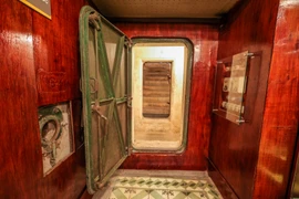 Nhân kỷ niệm 50 năm chiến thắng Hà Nội - Điện Biên Phủ trên không, Trung tâm bảo tồn di sản Thăng Long (Hà Nội) tổ chức triển lãm giới thiệu về Hầm chỉ huy Tác chiến T1. Triển lãm ứng dụng công nghệ thông tin để diễn giải câu chuyện lịch sử tại Hầm chỉ hu