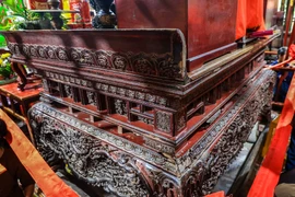 Hương án chùa Keo là bảo vật của một ngôi chùa dưới thời đại nở rộ phong cách chùa tiền Phật - hậu Thánh, mang giá trị văn hóa dân tộc đặc sắc của đồng bằng Bắc Bộ. (Ảnh: Minh Sơn/Vietnam+) 