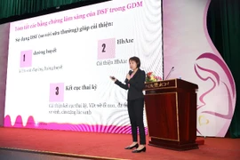 Tiến sĩ Low Yen Ling, Giám đốc Trung tâm Nghiên cứu & Phát triển Dinh dưỡng Abbott châu Á Thái Bình Dương tại Hội thảo phổ biến hướng dẫn quốc gia về dự phòng và kiểm soát đái tháo đường. (Ảnh: CTV)