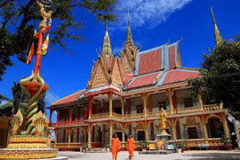 Hình ảnh Chùa Chung Rút - vẻ đẹp kiến trúc Phật giáo Nam tông Khmer 
