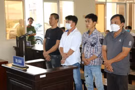 Các bị cáo tại phiên xét xử phúc thẩm. (Ảnh: Tuấn Kiệt/TTXVN)