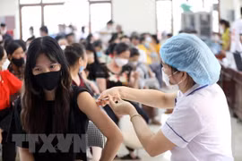 Tiêm vaccine phòng dịch COVID-19. (Ảnh: Anh Tuấn/TTXVN)