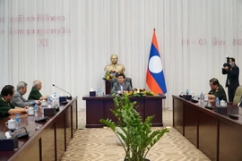 Tổng Bí thư, Chủ tịch nước Thongloun Sisoulith tiếp Đoàn đại biểu cựu chuyên gia và quân tình nguyện Việt Nam tại Lào. (Ảnh: Phạm Kiên/TTXVN)