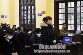 Các bị cáo nói lời sau cùng tại phiên tòa. (Nguồn: Báo Lạng Sơn)