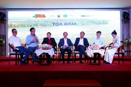 Các diễn giả tham gia tọa đàm. (Ảnh: Thanh Liêm/TTXVN)