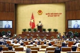 Bộ trưởng Bộ Thông tin và Truyền thông Nguyễn Mạnh Hùng trình bày Tờ trình về dự án Luật Giao dịch điện tử-sửa đổi. (Ảnh: Doãn Tấn/TTXVN)
