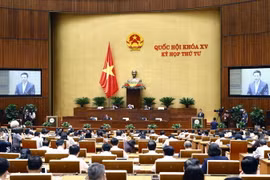 Bộ trưởng Bộ Thông tin và Truyền thông Nguyễn Mạnh Hùng trình bày Tờ trình về dự án Luật Giao dịch điện tử-sửa đổi. (Ảnh: Doãn Tấn/TTXVN)
