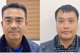 Hai bị can Lê Hồng Sơn và Phạm Bá Sơn (từ trái qua) tại cơ quan điều tra. (Nguồn: Bộ Công an)