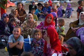 Các gia đình Iraq rời bỏ nhà cửa do bạo lực. (Nguồn: AFP/TTXVN)