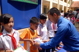 Kon Tum: Chuyển hơn 5.200 suất quà đến các gia đình chính sách